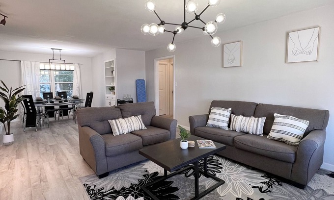 Bismarck House | ☘️ The Color 18 - cozy home in heart of Bismarck ☘️