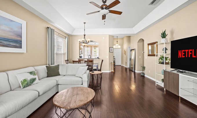 Riverview House | The Comfort House | Step-Free 3BR w/Fenced Yard