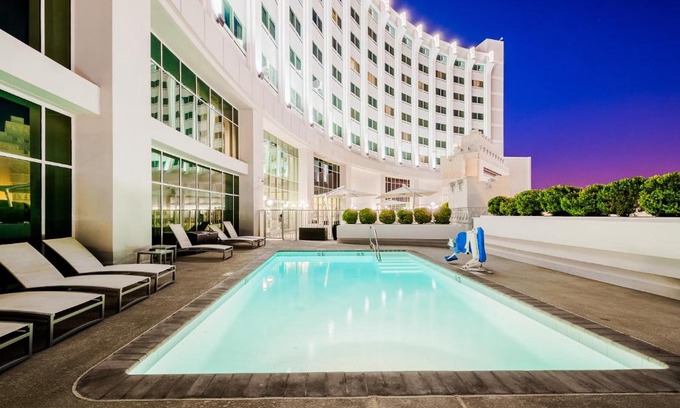 Commerce Hotel | The Commerce Casino & Hotel