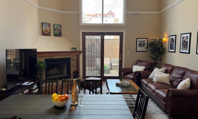Old Town House | THE COMPOUND Large Exquisite House Private Yard 'Best Location' Well Appointed