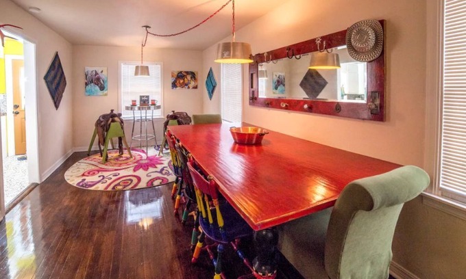 Amarillo House | The Compound *sleeps 11*great beds*pet friendly*