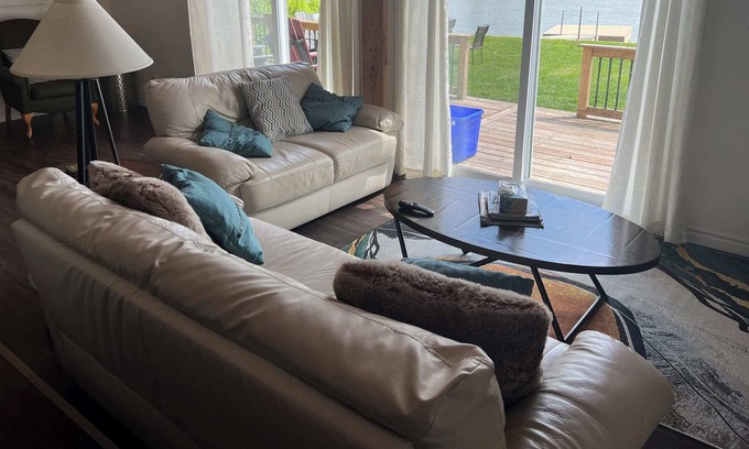 Bloomfield House | The Consecon - Waterfront 5 BDR Cottage