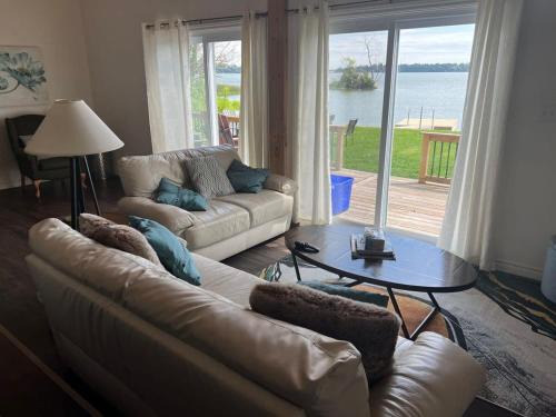 Bloomfield House | The Consecon - Waterfront 5 BDR Cottage