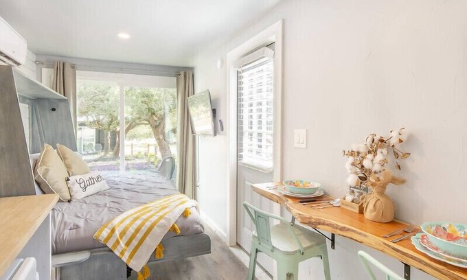 Johnson City House | The Container Retreat @ 290 Wine Trail #6