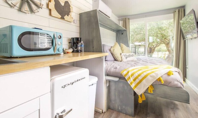 Johnson City House | The Container Retreat @ 290 Wine Trail #8