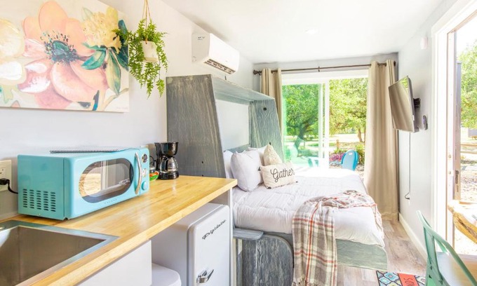Johnson City House | The Container Retreat @ 290 Wine Trail #4 Relax and unwined!