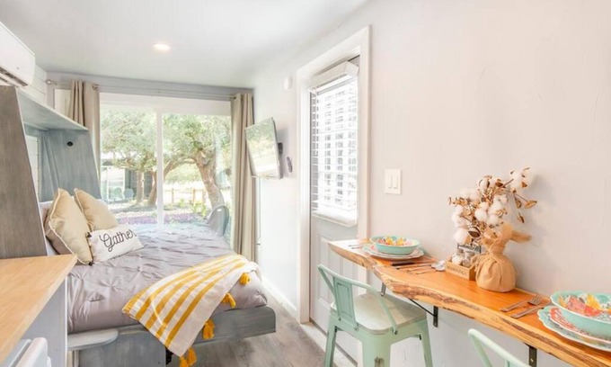 Johnson City House | The Container Retreat @ 290 Wine Trail #8 Celebrate!