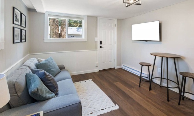 Sioux Falls Apartment | The Cordial Invite | Garden View Stay
