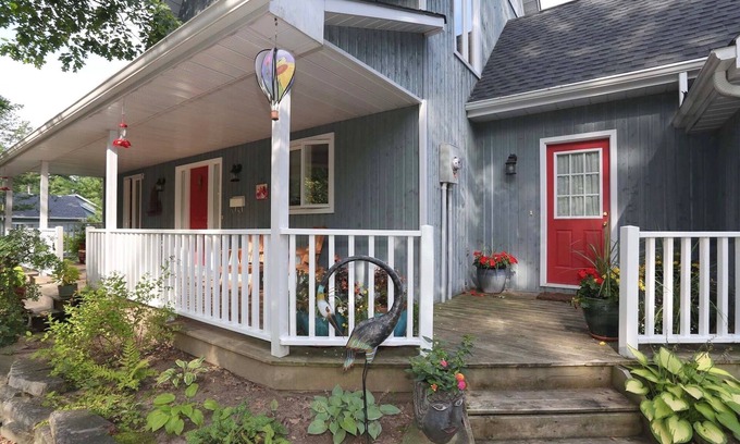Grand Bend Cottage | The Cottage At Old River Road.