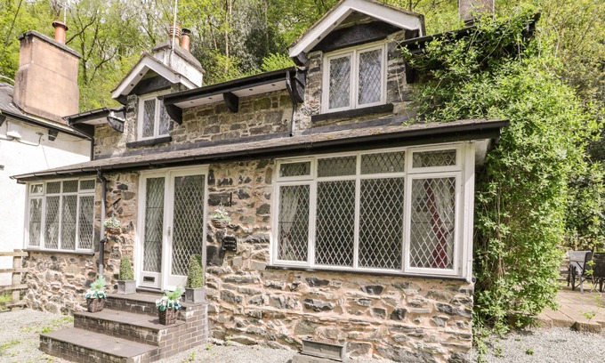 Betws-Y-Coed Cottage | THE COTTAGE, COED Y CELYN, pet friendly in Betws-Y-Coed