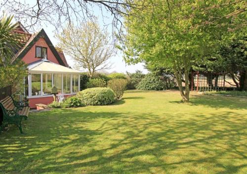Frostenden House | The Cottage