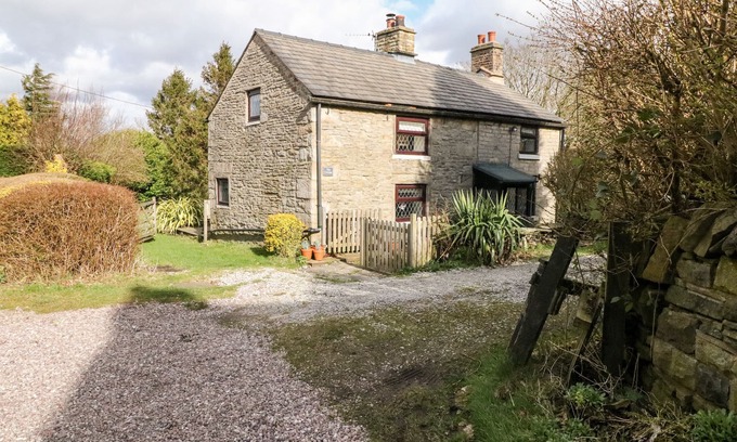 Hollingworth Cottage | THE COTTAGE GLOSSOP, pet friendly, with open fire in Glossop