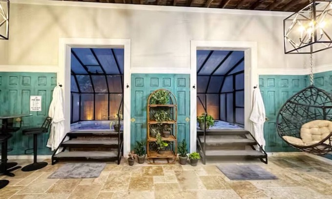 Eudora House | The Cottage: Luxurious Getaway! Pool-Hot Tub-Sauna