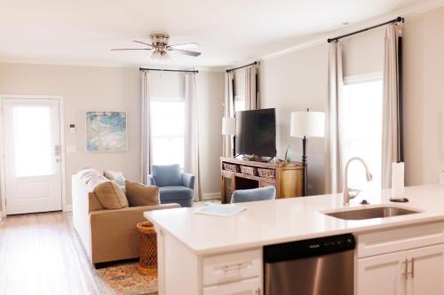 Midland City House | The Cottages 2BR 2BA Dothan Pool Dog Park Pickle Ball Gym