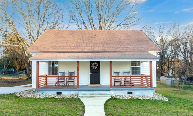 Simpsonville House | The Cotton Mill Cottage - charming 2 bedroom blocks from downtown Simpsonville