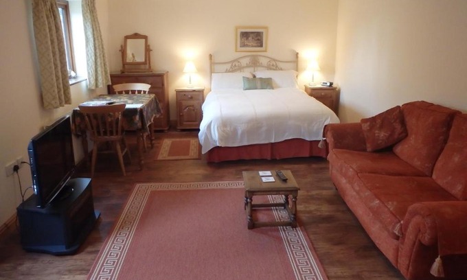 Lowestoft House | The Courtyard, Laurel Farm