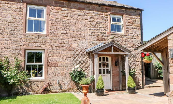 Kirkby Stephen Cottage | THE COW BYRE, luxury holiday cottage, with open fire in Barras