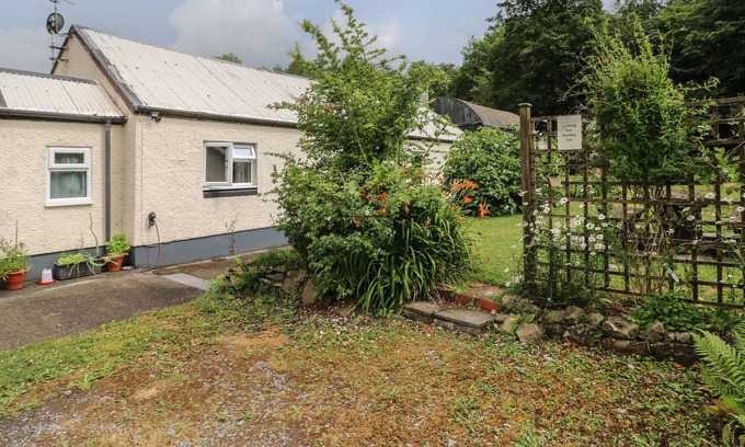 Pont-ar-gothi Cottage | THE COW'S CUPBOARD, family friendly, with open fire in Carmarthen