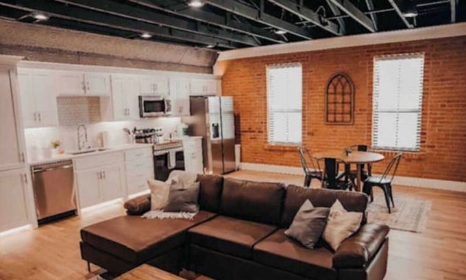 Ennis Apartment | The Cowtown Loft, Ennis