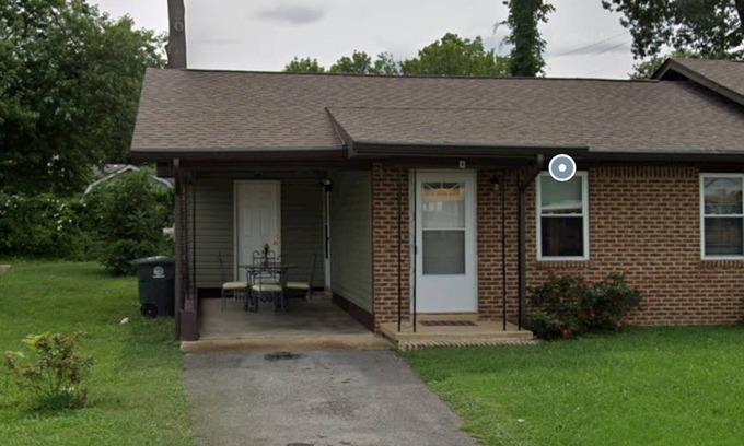 East Lake Apartment | The Cozy! 2-bedroom apartment in Chattanooga with WiFi, AC, Family Friendly