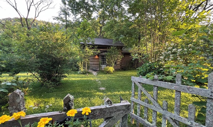 Irvine Cabin | The Cozy Cabin – A Historic Chestnut Log Haven in the Holler