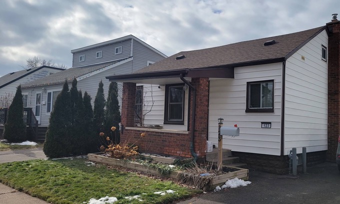 Welland House | The Cozy Cottage close to Magnificent Niagara Falls