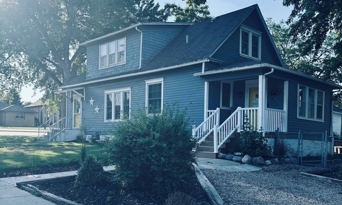 Crofton House | The Cozy Cottage in Crofton,NE 3+ bed, 1.5 bath has everything you need