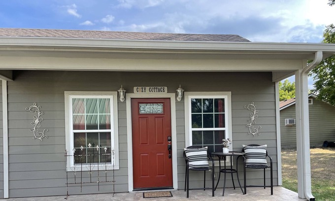 Valley Mills Cottage | The Cozy Cottage