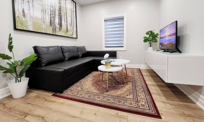 Downtown Apartment | The Cozy Cove Modern King-Bedroom Full Apartment