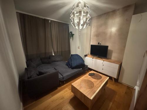 Tottenham House | The Cozy Double Retreat