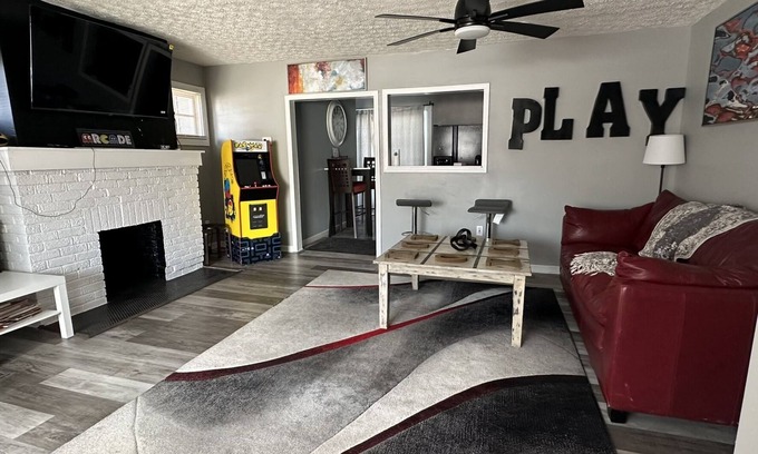 Columbus House | The Cozy "Gaming House"nn