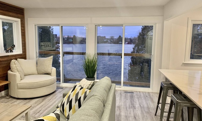 Sudbury House | The Cozy One on Lake Nepahwin