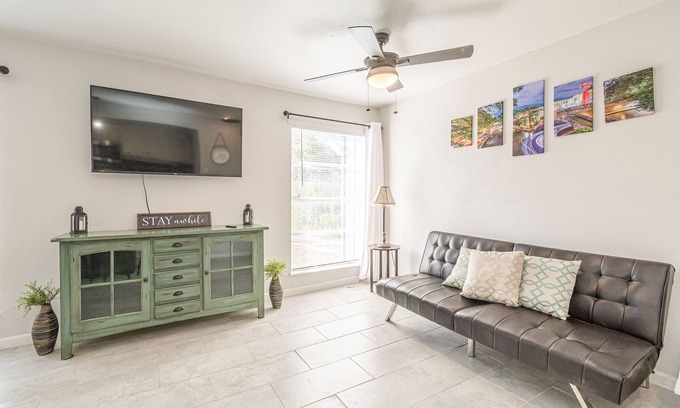 Mahncke Park Apartment | The Cozy 'Pearl' of Wisdom