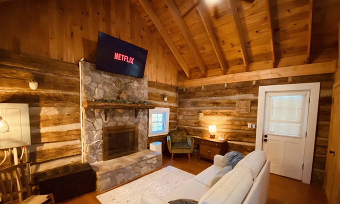 Piper Gap Cabin | The Creekside Cabin - Hot-Tub
