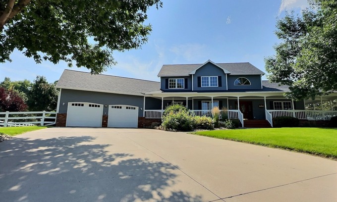Spearfish House | The Creekside Rally Rental - Incredible Backyard - Elegant Home