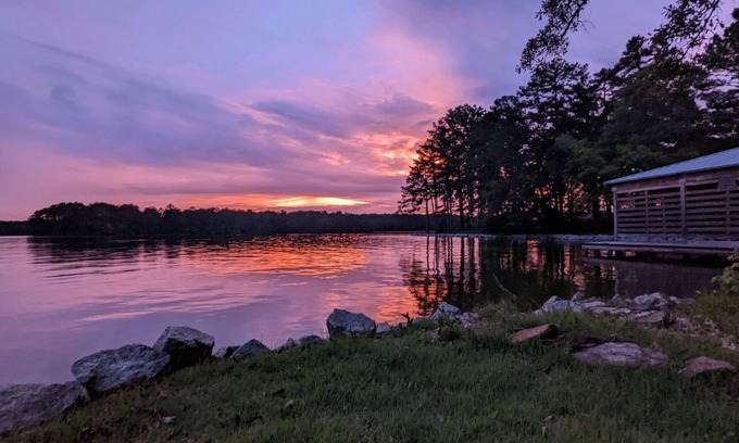 Wedowee House | "THE CRESCENT" - Lakefront heaven w/big views, sunset, private cove & hot tub