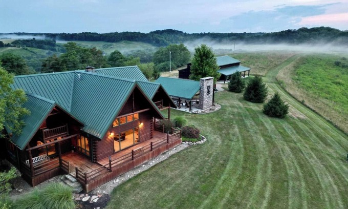 Keene Cabin | The Crest Lodge - Cabin w/Hot Tub - Game, Bar & Theatre Rooms