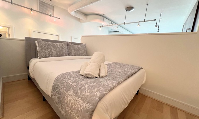 McLean Apartment | The Crestwood Loft~2BR 3Beds