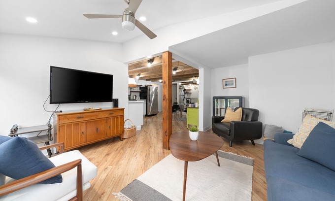 Prince Edward Apartment | The Crick in PEC - 5 min walk to Main St