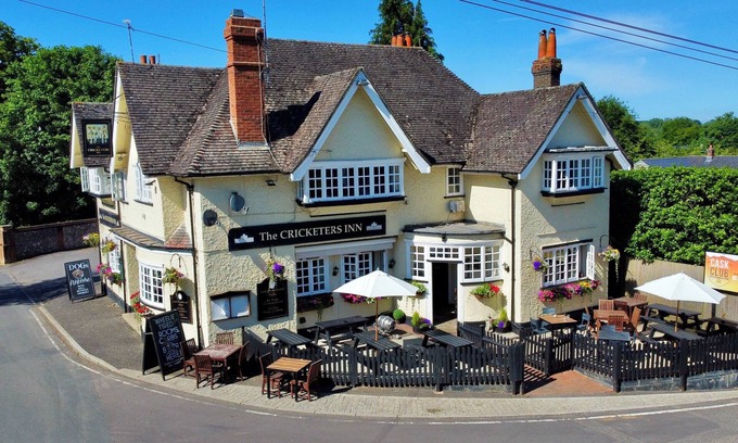 Winchester Hotel | The Cricketers Inn
