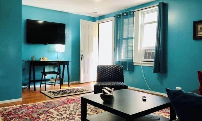 Algonac Apartment | The Crooked House