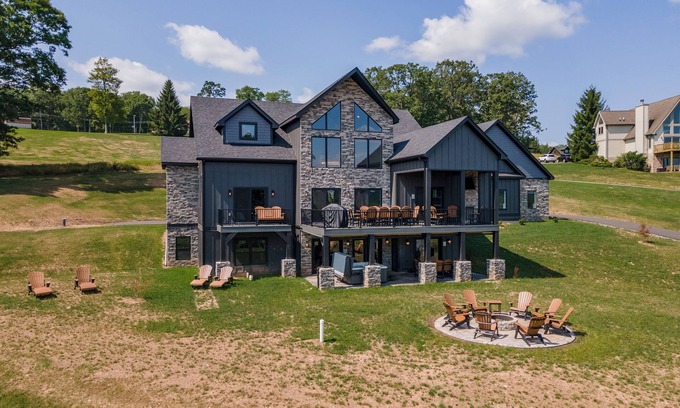 Swanton House | The Crooked Oak Lodge: Lake Access, Dogs Welcome, Hot Tub, Pool!