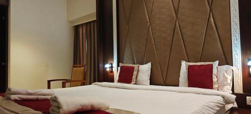 Bhayandar East Hotel | The Crown Business Hotel
