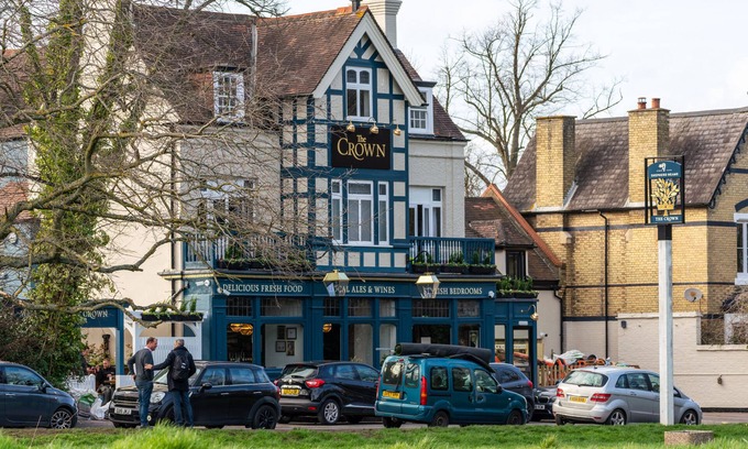 London Borough of Bromley Hotel | The Crown Inn