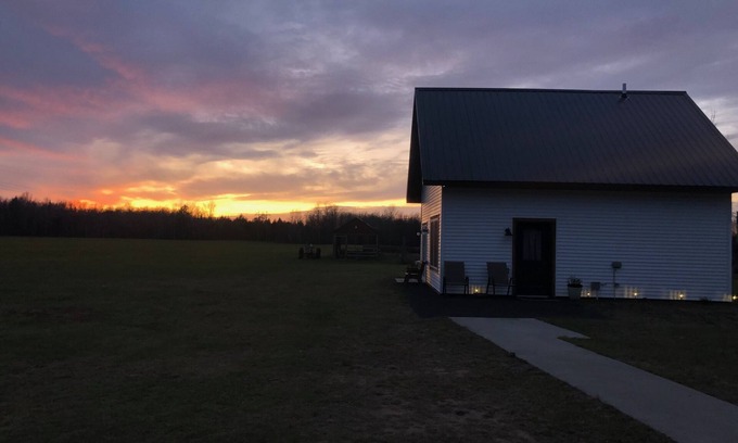 Saxon Cottage | The Curry Cottage- Country-Snowmobile trail accessible