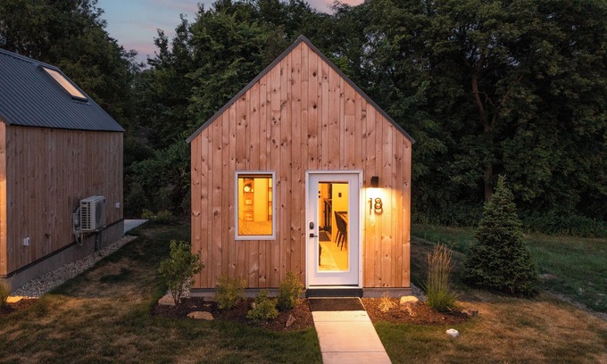 Ottawa Cabin | The Cut | 1 Bed, 1 Bath