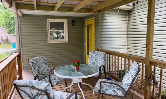 West Central House | The Cyndi: Downtown Spa Retreat w/privacy deck