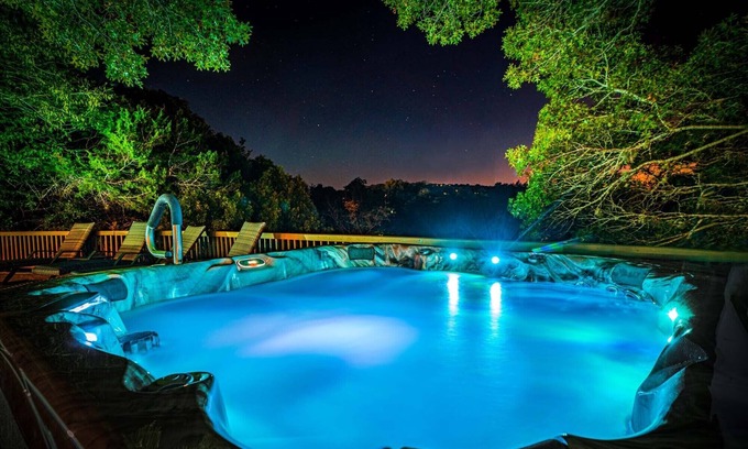 Ingram House | THE CYPRESS HOUSE - 5 Bedroom, River, Pool & Hot Tub