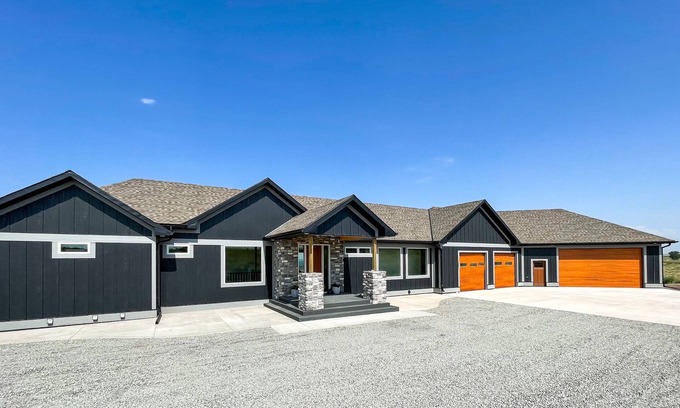 Brule House | The "Deckhouse" Lakehouse Estate at Lake Mac