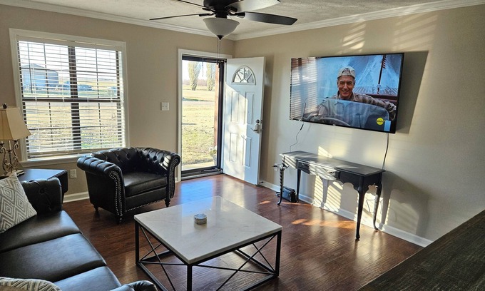 Blytheville House | The Delta House - CHARMING 3 BED. HOUSE W/DECK & GRILL, VERY CLEAN!